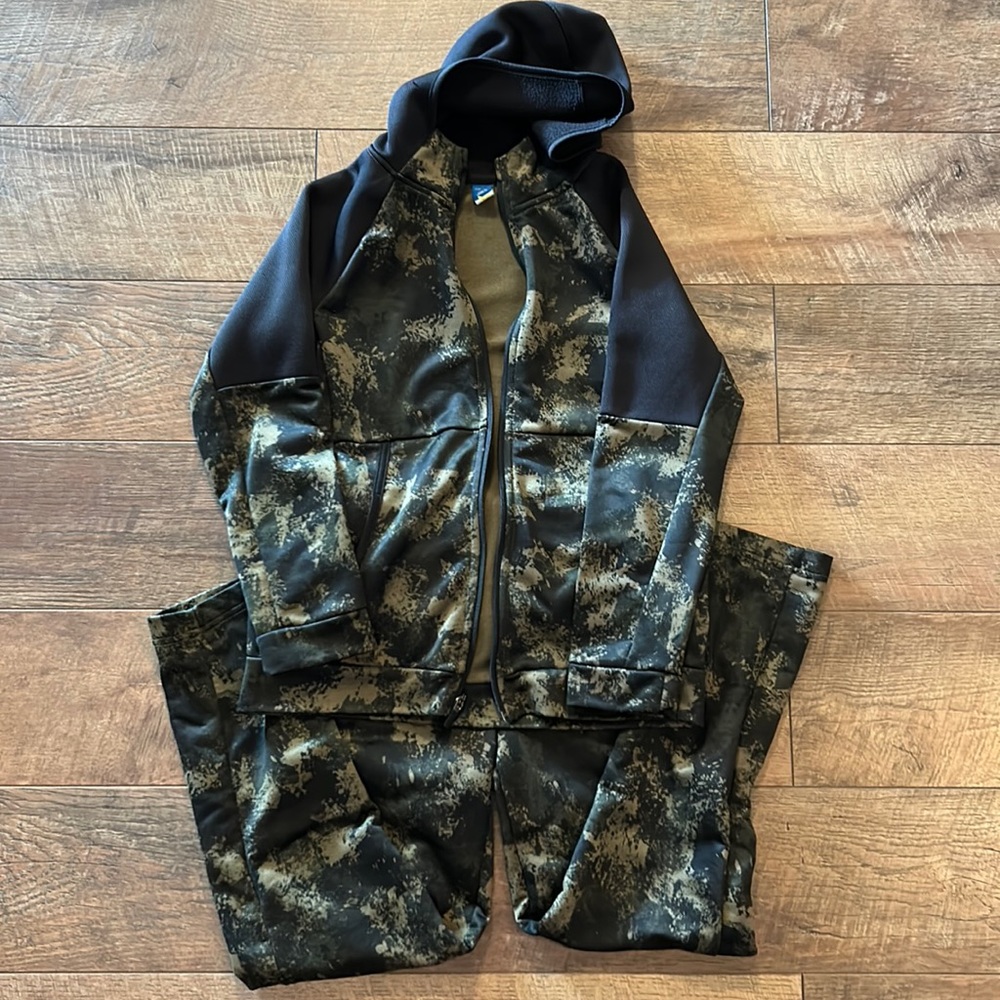 Old Navy tech fleece outfit